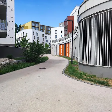 L'authenticite, Jardin Et Parking Au Centre-ville Apartman *