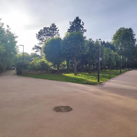 L'authenticite, Jardin Et Parking Au Centre-ville Daire *