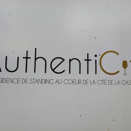 Διαμέρισμα L'authenticite, Jardin Et Parking Au Centre-ville *
