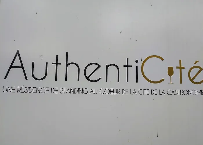 Διαμέρισμα L'authenticite, Jardin Et Parking Au Centre-ville *